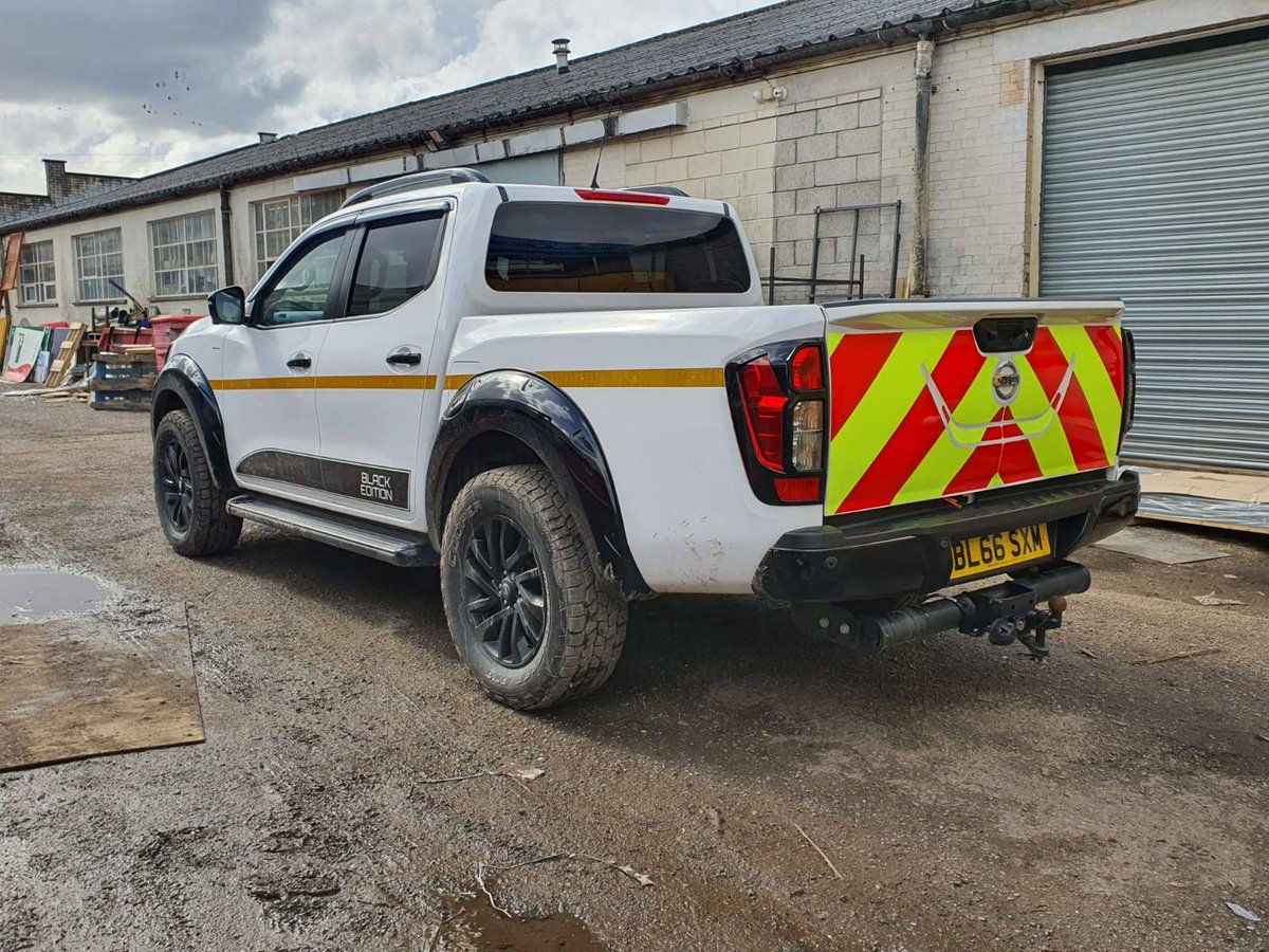 SignShopNewport's tweet photo. #signshopnewport making yourself seen with #chapter8chevrons is important when working in site to been seen.
#reflectivevinyl #vehiclegraphics https://t.co/r67G82rh0b