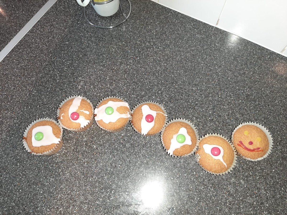 chloe_michxlle's tweet photo. Scarlett’s caterpillar cupcakes @OWPScaterpillar 🐛 https://t.co/FlkDhV6omT