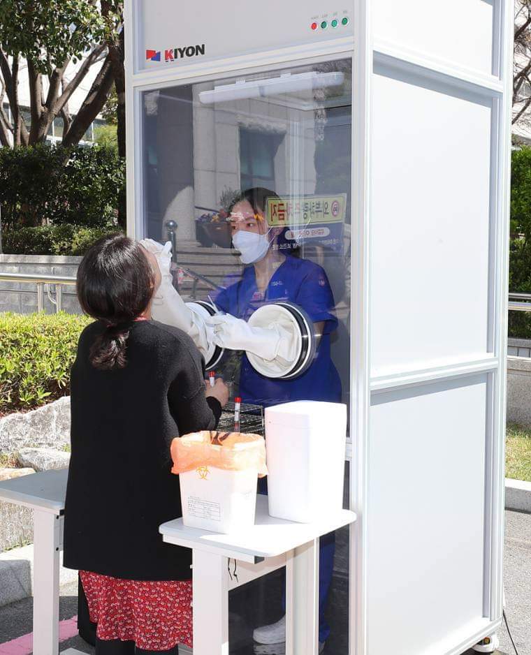 gnsantu's tweet photo. @KTRTRS @PMOIndia @narendramodi 
Corona testing booth in Korea. Instead of replacing all PPE's for each person, they disinfect the booth and replace the plastic gloves. 
India needs this testing booths too..pls think about it https://t.co/LpYVXphnJv