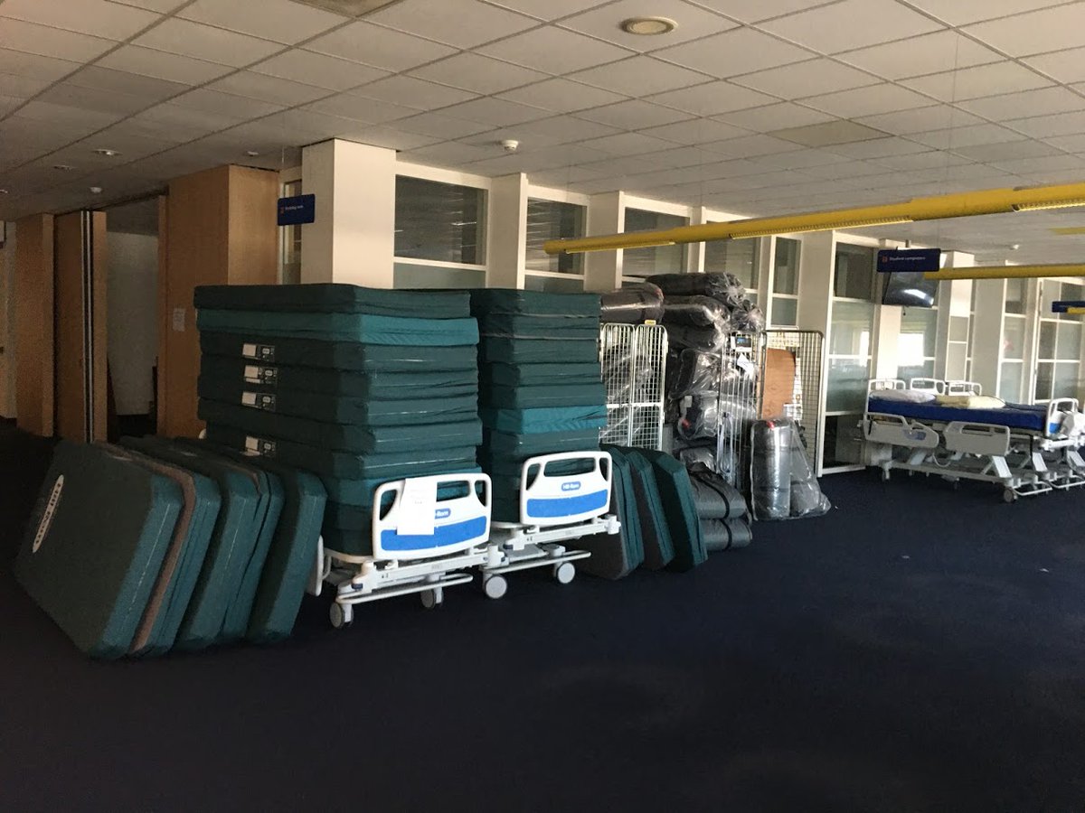 cmbUMCG's tweet photo. That part of the CMB that is located in the Central Medical Complex (Y4) is now being redesigned at a rapid pace. Beds in the former computer room and a "PC street"between the old journal shelves
#corona #extrabeds #extraworkplaces #umcg https://t.co/OOFUBNM1nK