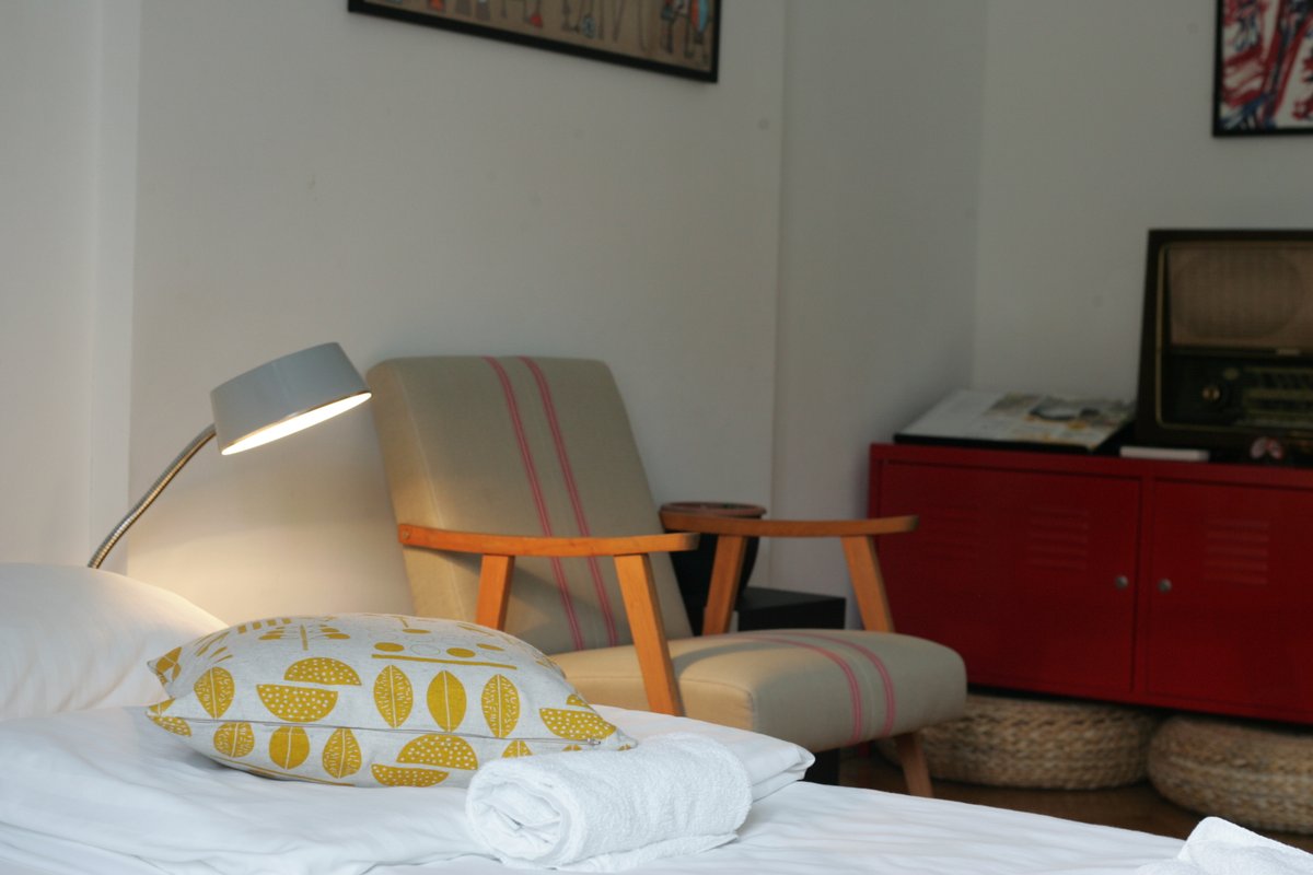 lobagola_com's tweet photo. Made to accommodate your body but designed to free your mind. A good chair will embrace you while you travel in the world of ideas, daydreaming or reading a book  #furnituredesign #midcenturymodern https://t.co/hV68eoSUzr