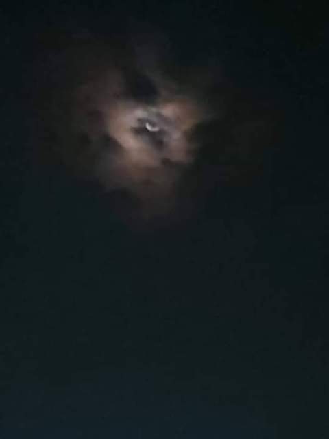 fedeescamillab's tweet photo. Inicio de abril en fotos
-Se incendia el volcán Edna, y la foto captada hace alusión a la pintura de la caída de Lucifer.
- La luna de esta noche dio para otra foto que muestra el ojo de Lucifer.
- Se incendia el cerro de la Estrella.
Así las tendencias de hoy en Twitter. https://t.co/1Z4NuY2VJf