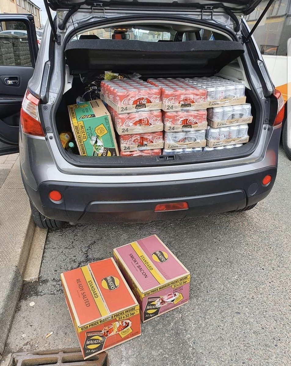 Well done to our stewardess Clare Porter &amp; the Committee for sorting out a donation of surplus stock during lockdown to the hard working NHS staff at Prince Charles Hospital &amp; the care home workers at Llysfaen 

Take care everyone ❤️