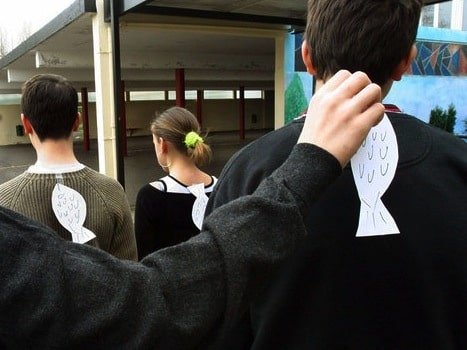 Today is Poisson d'Avril! Or April Fool's Day. This tricky holiday is popular in the U.S., Europe, the Middle East and Latin America. Check out this article that explains how people celebrate around the world: ow.ly/vusg50yIgdT Photo: frenchtoday.com