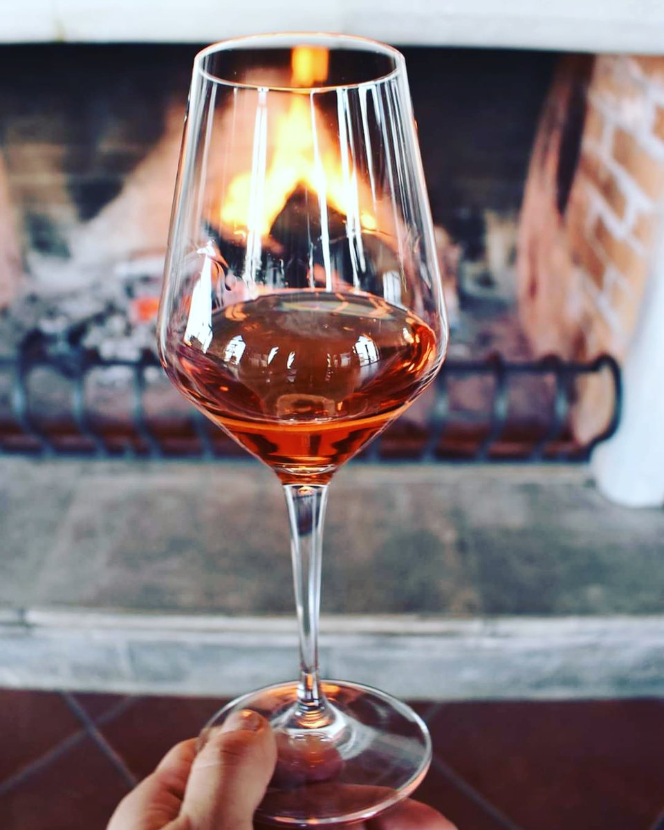 Nazdravimo sa distance, jer sada je posebno bitno! 🍷
#ostanikodkuće #pikoplenac
--------------
Cheers from a distance, because it is especially important now! 🍷
#stayhome #pikoplenac