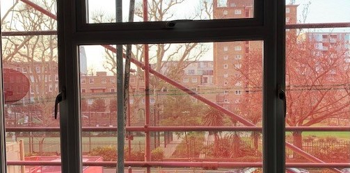 NELS0NSQUARE's tweet photo. #NelsonSquare Residents on lockdown are facing extra burden from red mesh blocking windows, posing significant mental-health burden. We call on @StandageCoLtd & @lb_southwark to take action to ensure Residents' wellbeing. Can mesh be taken down as site now inactive? https://t.co/kwSoWRXo2s