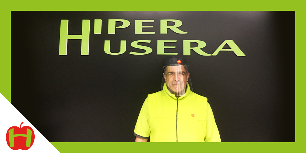 hiper_usera's tweet photo. Nuestro compañero José es uno de los cientos de trabajadores de Hiper Usera que ya disponen de su visera protectora. Otro paso más. Seguimos. 💪💪 #EsteVirusLoParamosUnidos https://t.co/64bCxC2ew1