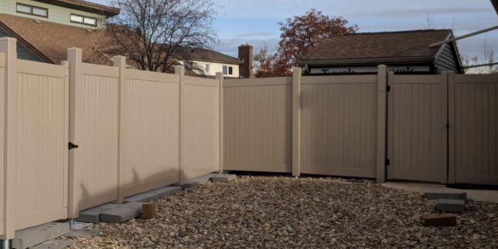 everlastvinyl's tweet photo. When you go with an #EverlastVinylFence you'll get to choose from a variety of styles, designs and sizes to find the right fence that suits your #landscaping needs. Ready to start your fencing project? Contact our team today at 780-651-1562 to learn more!
#homeimprovement #yeg https://t.co/pynY9CN2TU