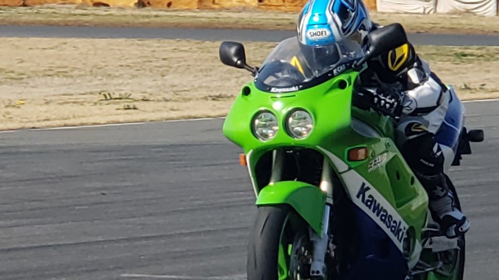 連日カワサキ動画で盛り上がってますね〜😁💚 ZXR250は 2525GPのあとに