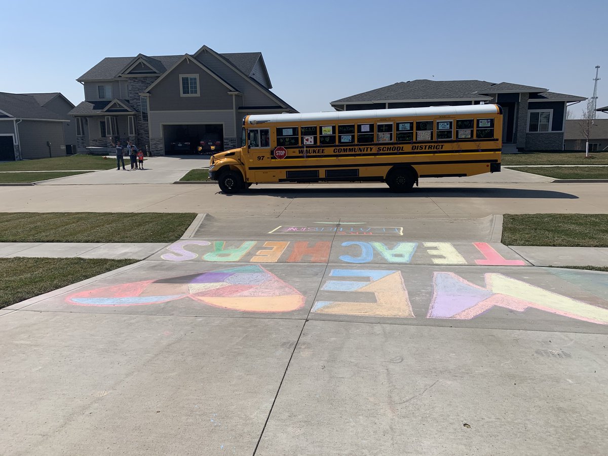 ScottDShumaker's tweet photo. Woodland Hills Parade -- It was AMAZING to see WD Students, Families, and Staff from a distance! #LEADatWD @WoodlandHillsEl https://t.co/76rWPo2Hee