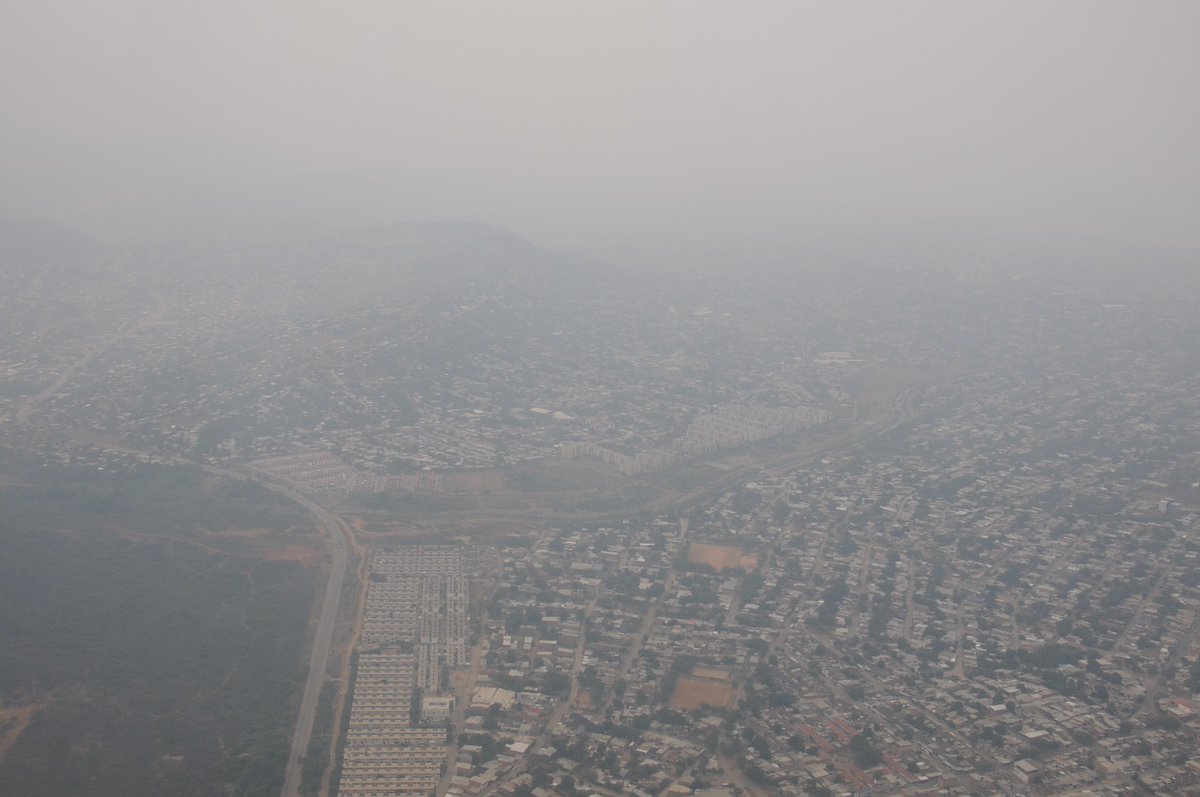 Esmerojaso's tweet photo. Seguimos con la contaminación. Varias miradas a nuestra ciudad / Fotos cortesía/ @CaracolCucuta https://t.co/Uet8gKZjBT