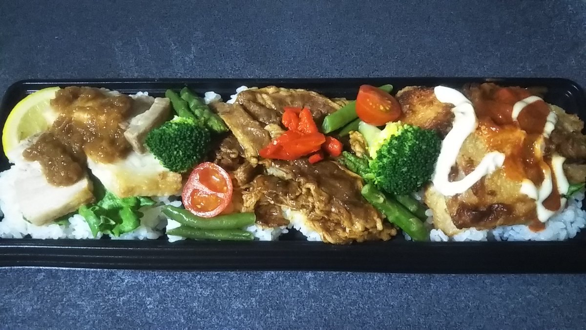 Yonaki イーション ベジプラスの弁当 鶏牛豚肉 味はいいがおかずに比してご飯量が多い あとカロリーが10kcal越えなのは頂けぬ