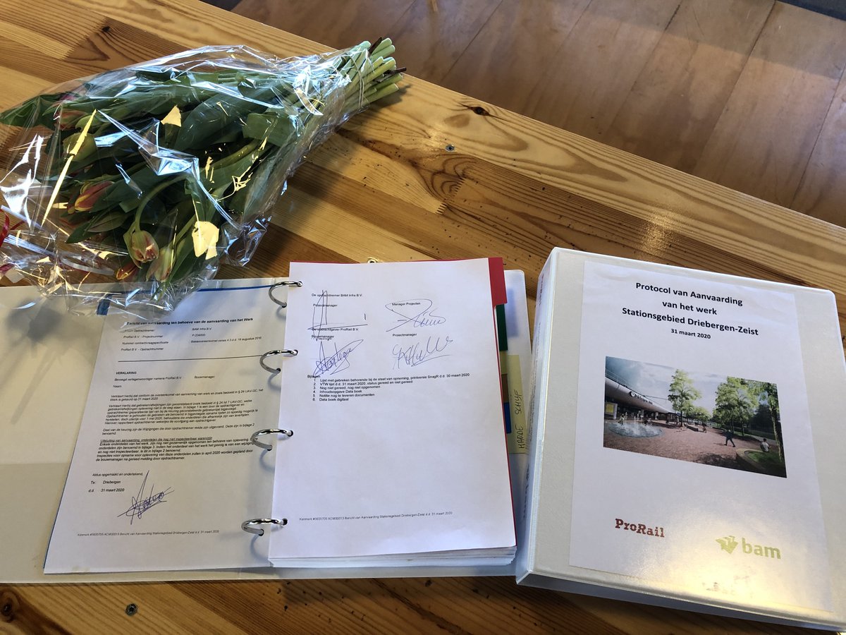 Gisteren heeft het project Driebergen-Zeist een heugelijke mijlpaal bereikt. In een heel klein gezelschap en met voldoende afstand van elkaar, zijn door alle betrokkenen de handtekeningen gezet. Het project is daarmee overgedragen en 9 maanden eerder opgeleverd dan gepland!
