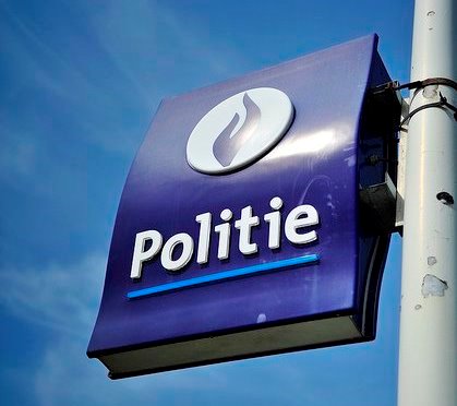 polinfo_nl's tweet photo. Politiezones ontvangen ruim 56 miljoen euro achterstallig geld uit federaal #Verkeersveiligheidsfonds (uitbetaling tweede schijf 2015) https://t.co/dLYRBWVgjZ #politie #politiezone https://t.co/ZzYskOip1C