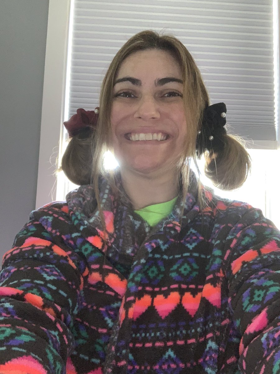 AMylonasOCS's tweet photo. #OCSvirtualspirit Wacky Wednesday #ichooseocs #missmystudents #feelingwacky #scrunchiesrock @OCSDelaware https://t.co/E9lFl5Q4oD