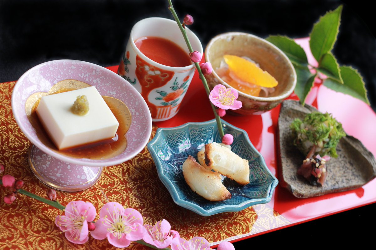 写真は広島県福山市のシップペイント藤田さんの、金蘭織物をクリア塗装したボードを使用して、前菜やらお酒を盛ってみました☺

#日本料理  #広島