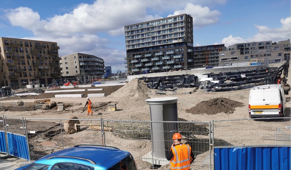 UriLift's tweet photo. Vandaag de plaatsing gedaan van een “Urilift Triple Fix” (stads urinoir) op de in aanbouw zijnde "Grootste skatebaan van Europa" op het Zeeburgereiland te Amsterdam. Dit in samenwerking met KWS Infra, in opdracht van de Gemeente Amsterdam. @KWSInfraAmsHhw @AmsterdamNL https://t.co/goQIPgpHvt