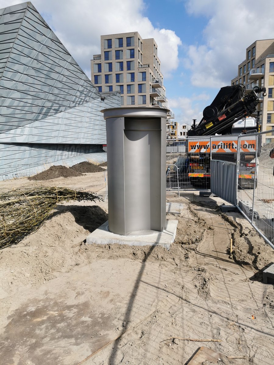 UriLift's tweet photo. Vandaag de plaatsing gedaan van een “Urilift Triple Fix” (stads urinoir) op de in aanbouw zijnde "Grootste skatebaan van Europa" op het Zeeburgereiland te Amsterdam. Dit in samenwerking met KWS Infra, in opdracht van de Gemeente Amsterdam. @KWSInfraAmsHhw @AmsterdamNL https://t.co/goQIPgpHvt