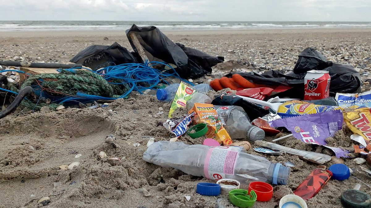 Studente ecotechnologie VIVES Kortrijk wint Vlaamse prijs met eindwerk rond zwerfvuil aan zee in Oostende: vives.be/nl/nieuws/stud…