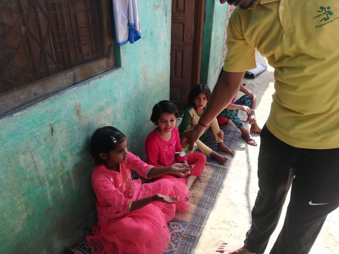 Lakshya_society's tweet photo. wholesome meal food packs for Kanchaks of Asthami puja @Saraswan Manjhanpur, distt, Kausambi UP
The wholesome food packs was provided by Mrs Ayushi Jain.
#JaiMatadi
#foodforeach
#covid19goaway
#ashthamikanchak
#kausambi
#lakshyafordevelopment https://t.co/YNkUwoJMbb