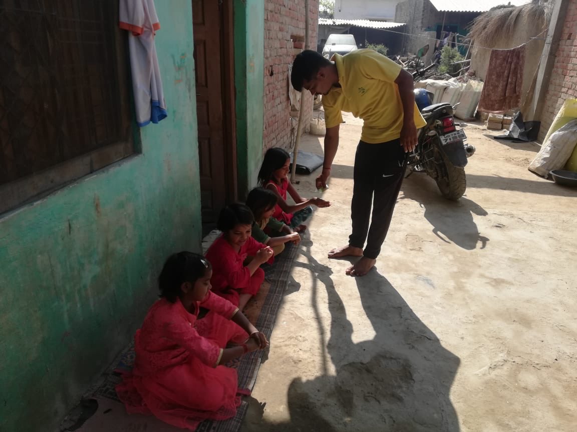 Lakshya_society's tweet photo. wholesome meal food packs for Kanchaks of Asthami puja @Saraswan Manjhanpur, distt, Kausambi UP
The wholesome food packs was provided by Mrs Ayushi Jain.
#JaiMatadi
#foodforeach
#covid19goaway
#ashthamikanchak
#kausambi
#lakshyafordevelopment https://t.co/YNkUwoJMbb