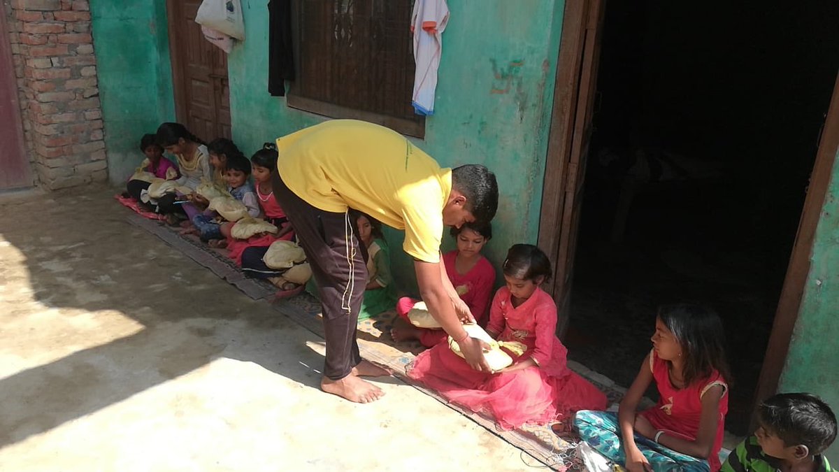 Lakshya_society's tweet photo. wholesome meal food packs for Kanchaks of Asthami puja @Saraswan Manjhanpur, distt, Kausambi UP
The wholesome food packs was provided by Mrs Ayushi Jain.
#JaiMatadi
#foodforeach
#covid19goaway
#ashthamikanchak
#kausambi
#lakshyafordevelopment https://t.co/YNkUwoJMbb