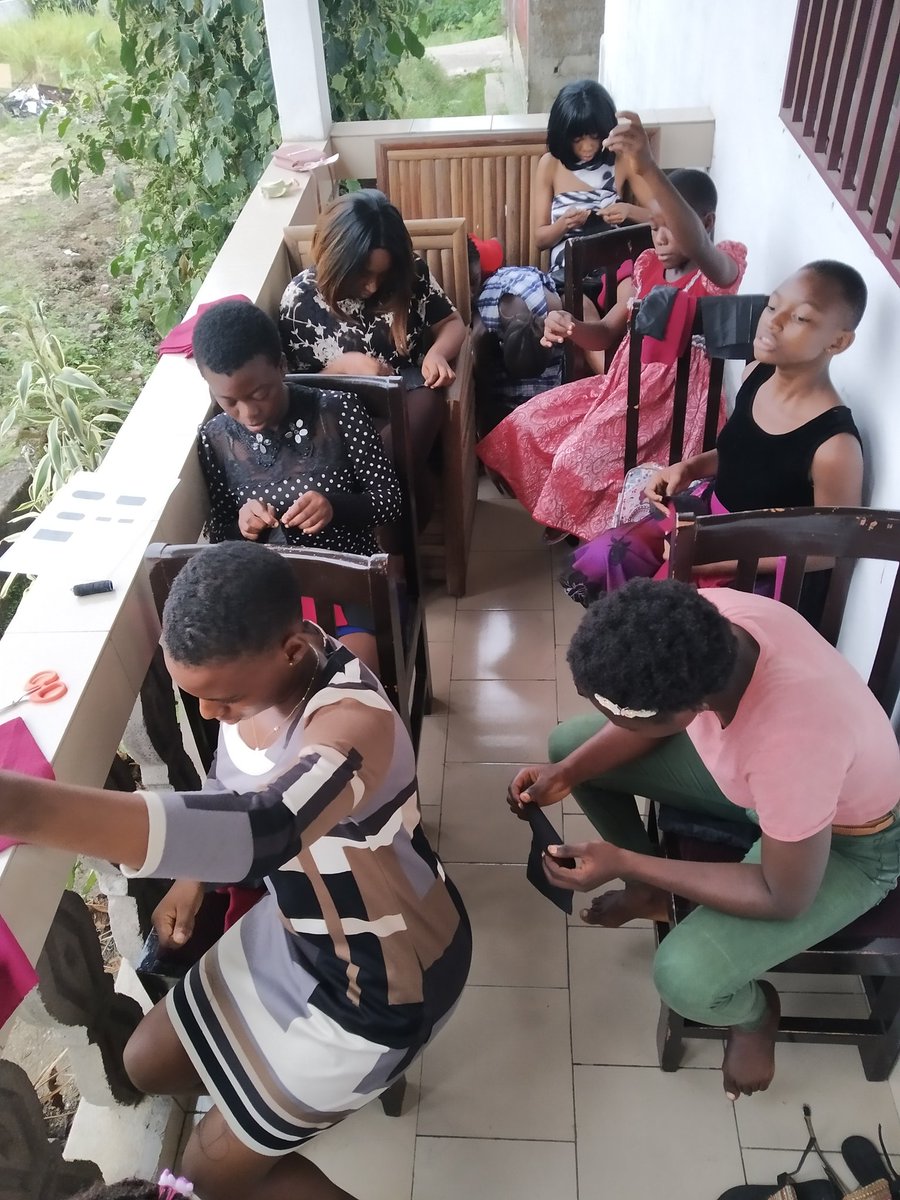 EnowMary2's tweet photo. It's not just about handwashing and keeping environment clean you know. At this times, MHM can not be undermined because if there isn't proper MHM, our women and girls still remain vulnerable, thus education and assistance on proper MHM can't be left out
#HealthIsWealth https://t.co/rVIVegwuAI