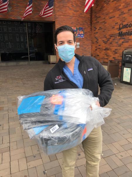 nycmakesppe's tweet photo. 450 shields delivered yesterday to healthcare workers at hospitals in Queens and The Bronx 🙌😷 https://t.co/nH6onpyCSM