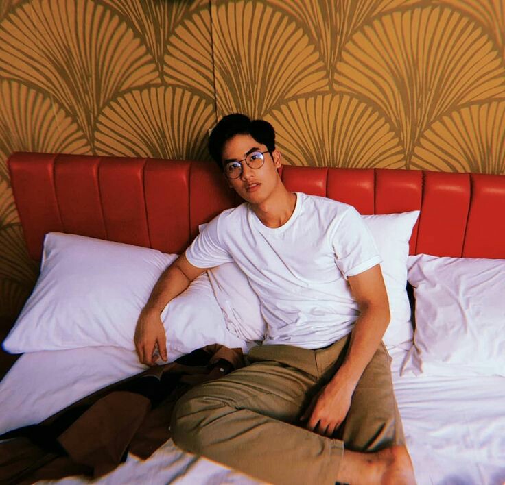 abrightcd's tweet photo. how could u be so good looking man??? im in love 😩💛 @Tawan_V https://t.co/m9ZQOaWnzn