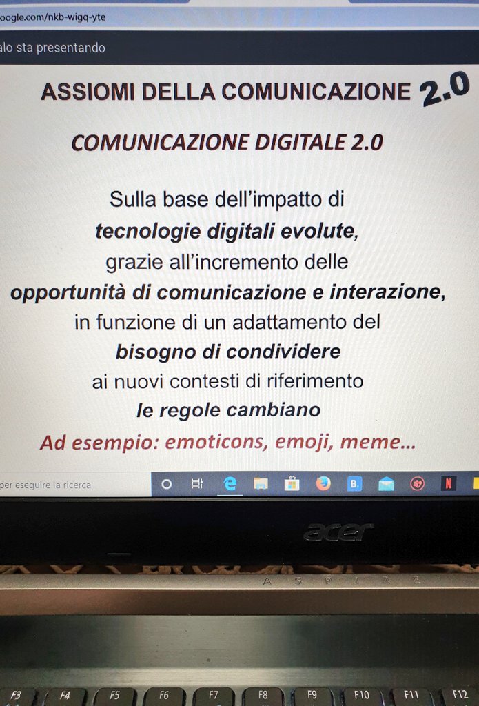 Giulia_Futura's tweet photo. Oggi torniamo ad approfondire la tematica relativa agli #assiomi della #comunicazione 2.0.
Il secondo sostiene che gli esseri umani riescano a comunicare sia in forma analogica che in forma #digitale.
#smm20 #Sapienza #Coris https://t.co/JcFnVlev68