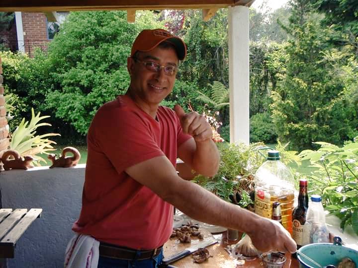 ChefPose's tweet photo. Qué me encuentro una de mis fotos favoritas, cocinando en #ValleDeBravo 👍 #QuedateEnCasaYa #ChefRock
#NuevaFotoDePerfil https://t.co/AvdMHaG6iB