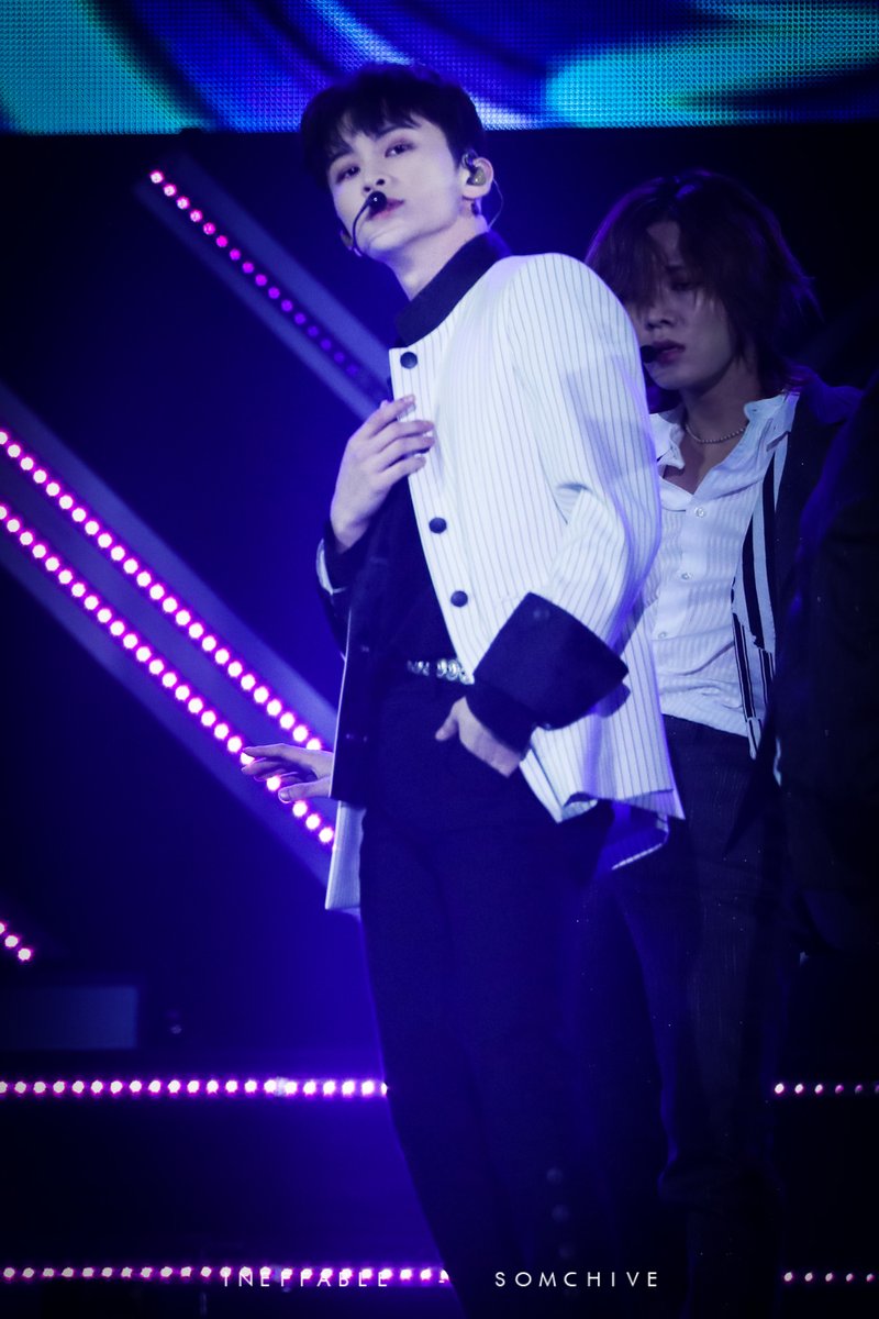 somchive's tweet photo. 191124 목에서 뚜두둑 소리나,,,,,,,,,,,,,,,,, #NCT #NCT127 #마크 #MARK https://t.co/FvxF6IYNzR