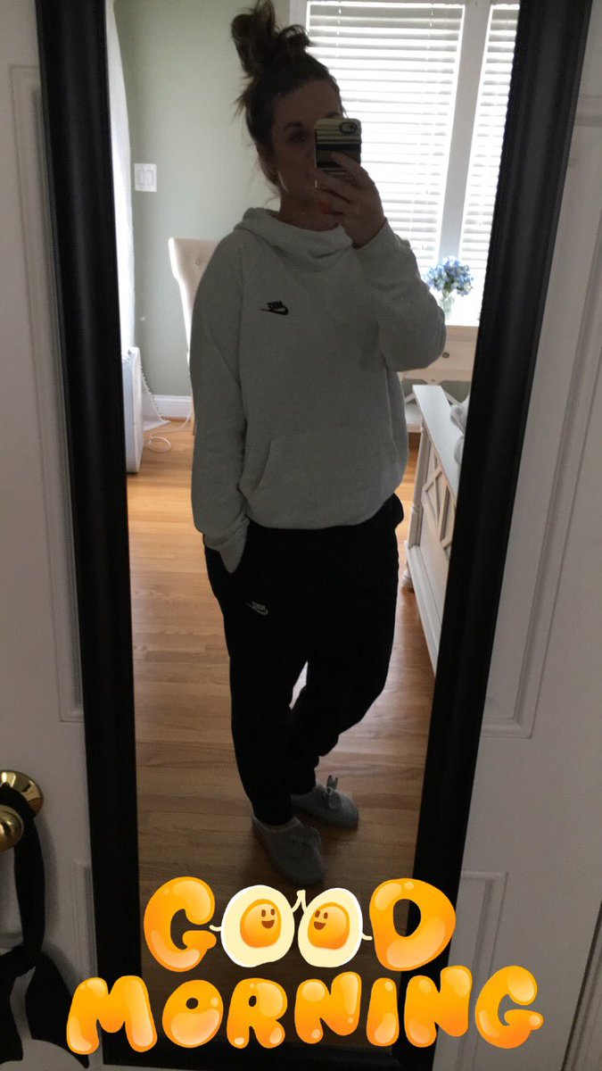 MsHarding4's tweet photo. Day 3: Woke up like this Wednesday (messy hair and all 😂) Although like most, this tends to be my daily attire these days 🤷🏼‍♀️😂#mympms #mpmsworksfromhome https://t.co/aSzQBlrfSa