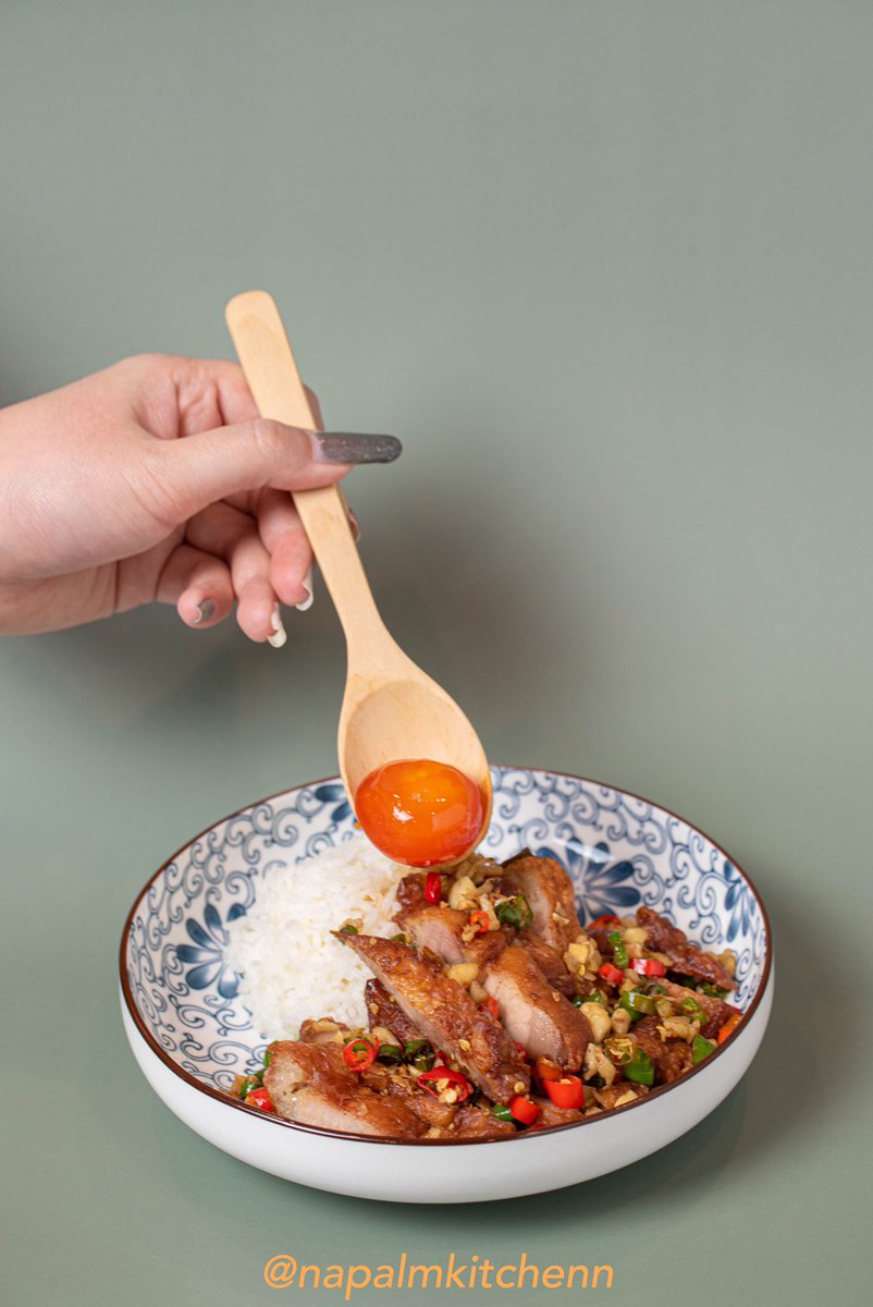 napalmkitchenn's tweet photo. ข้าวหมูทอดผัดพริกเกลือ+ไข่ดอง
เมนูขายดีของที่ร้าน บอกเลยว่าเด็ดดด!
เผ็ดร้อนถึงเครื่อง กินกับไข่ดองคือนัวเข้ากันแบบที่สุด! ต้องลอง 
ไปสั่งด่วน 👉https://t.co/7mRK89Swsd
#อร่อยไปแดก #อร่อยจนต้องรีวิว #ไข่ดอง #กักตุนอาหาร #ไข่ดองนาปาล์มม #napalmkitchenn https://t.co/iAZ8XgOxL1