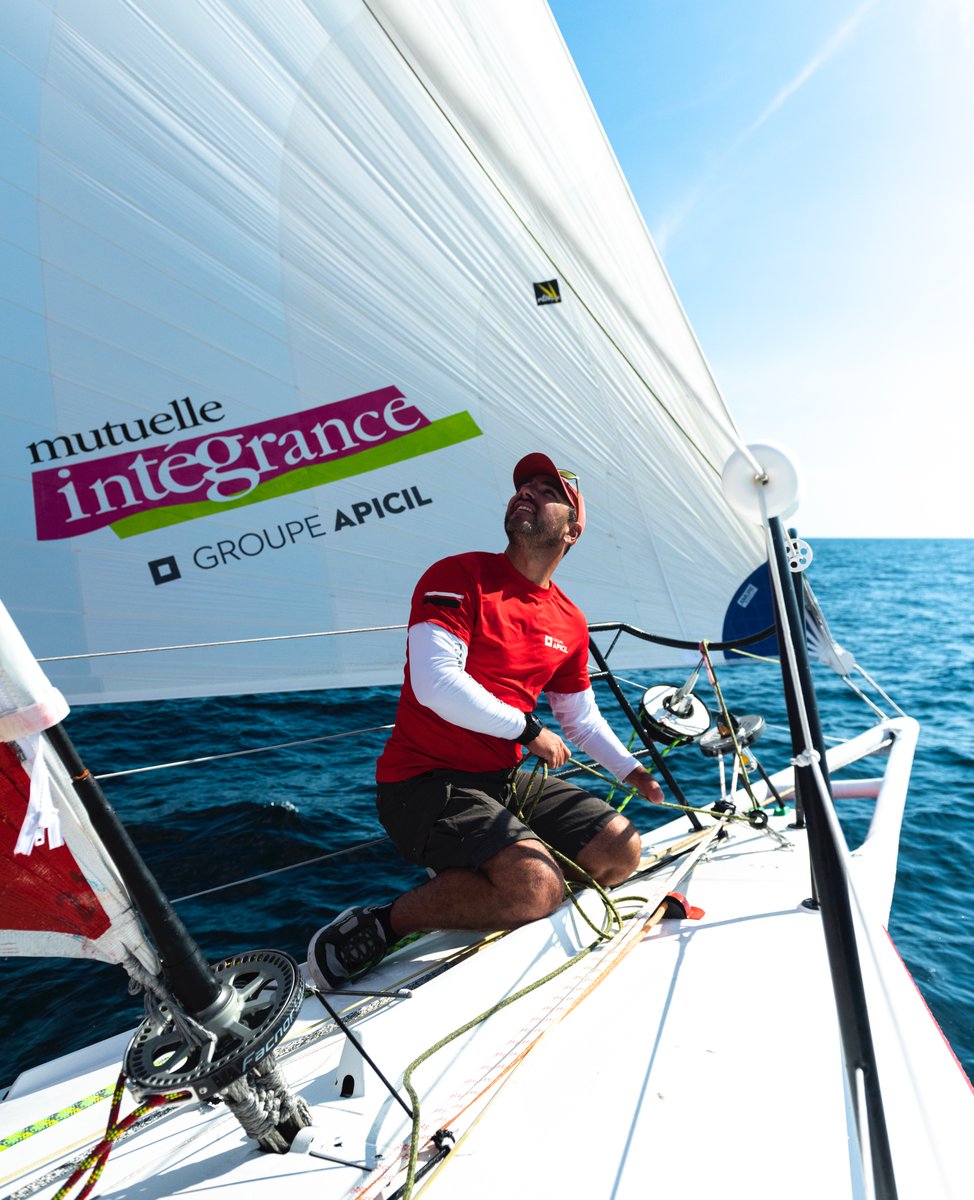 ➾ "Je me suis adapté au fur et à mesure aux exigences du bateau, c’est une démarche naturelle que j’ai depuis mon enfance. Forcément je fais les choses d’une manière différente. J’ai une devise depuis toujours : ne jamais remettre à deux mains ce que l’on peut faire à une seule"