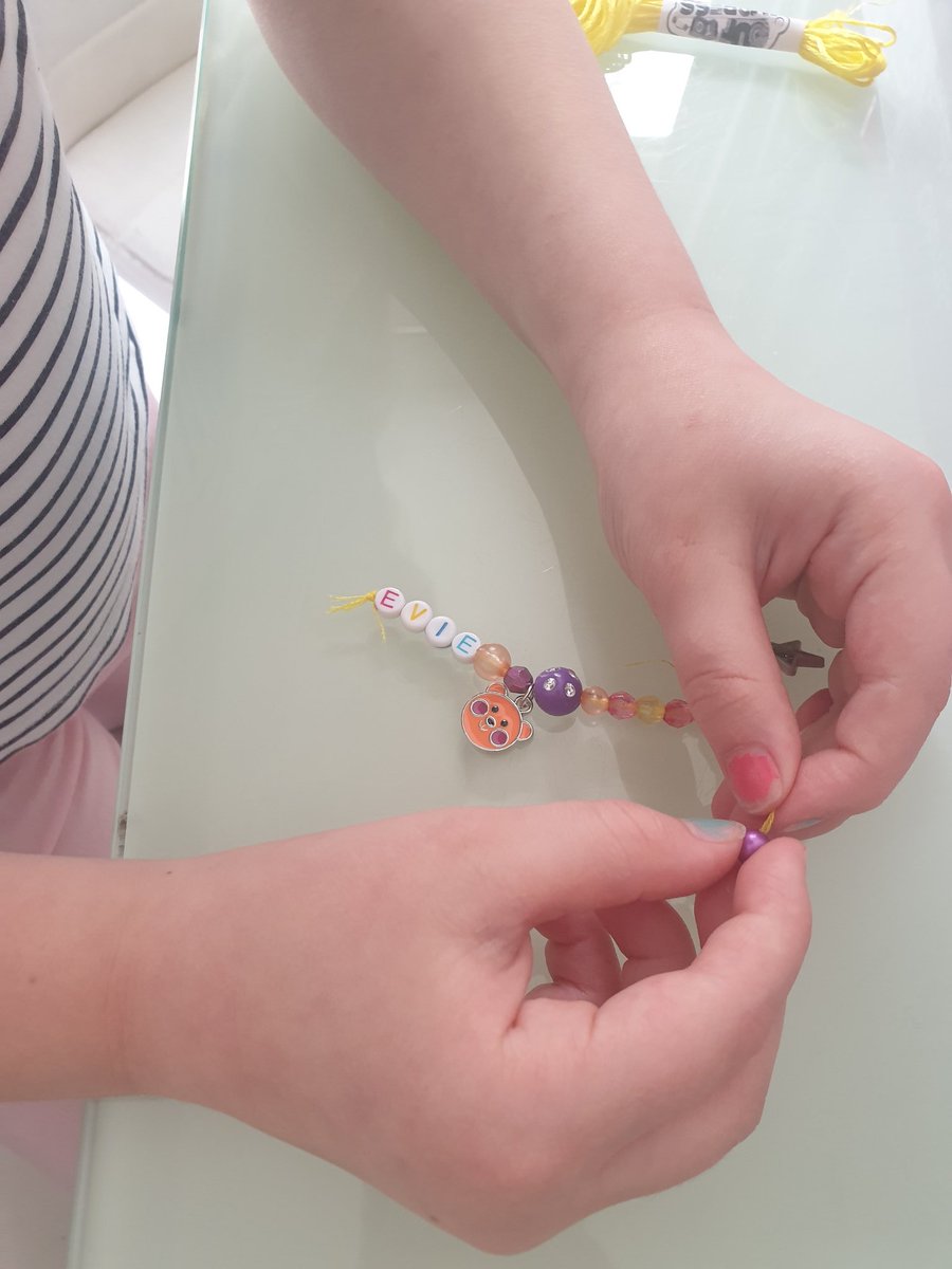 stylestyle78's tweet photo. @StMaryscbridge this afternoon Sophia Rose is making friendship bracelets for her school friends that she's missing 👭💞 https://t.co/vke4jJNOdu