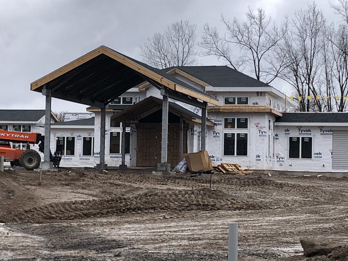 WendelCompanies's tweet photo. #ConstructionWatch: @brsofmercy With safety measures in place to keep workers protected, work continues on the new facility that will soon be home for those in need of #assistedliving & #memorycare. #staysafe #brothersofmercy #wellnesscampus #enhancedassistedliving #seniorliving https://t.co/dX5V1oFFIW