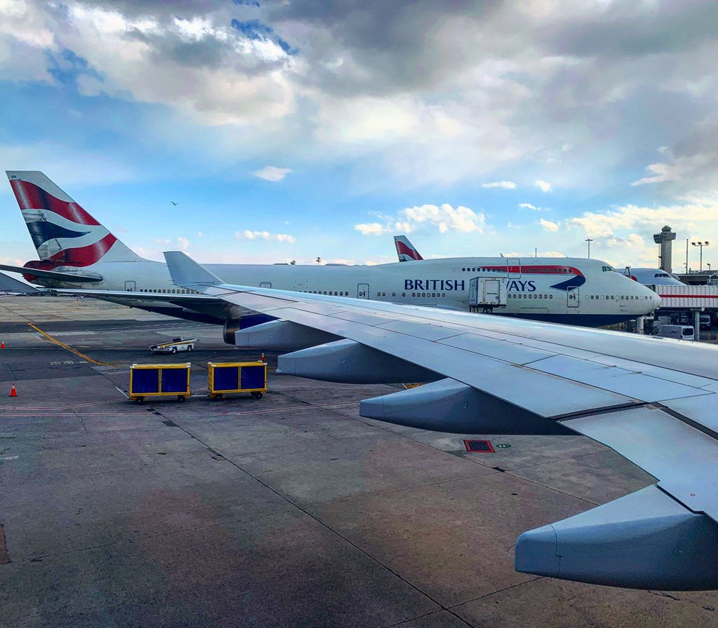 Yogui_Bear's tweet image. Desde el parking del IB6251 en #JFK siempre tienes buenas vistas. Por eso hasta en el suelo... #TeamVentana #WindowTeam #WindowsTeam #JFKAirport #B747 #Jumbo #QueenOfSky #QueenOfSkies
Foto desde #A350 de #Iberia 
📸IG yogui_bear