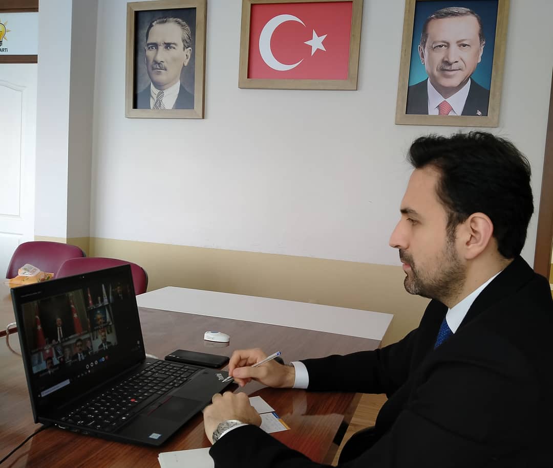 Genel Başkanımız ve Cumhurbaşkanımız Sn. Recep Tayyip ERDOĞAN'ın başkanlığında İl Başkanları Telekonferans Toplantımızı gerçekleştirdik.

"Hiçbir virüs bizim birliğimizden, beraberliğimizden, kardeşliğimizden daha güçlü değildir. 
Çünkü biz Türkiyeyiz."
Recep Tayyip ERDOĞAN