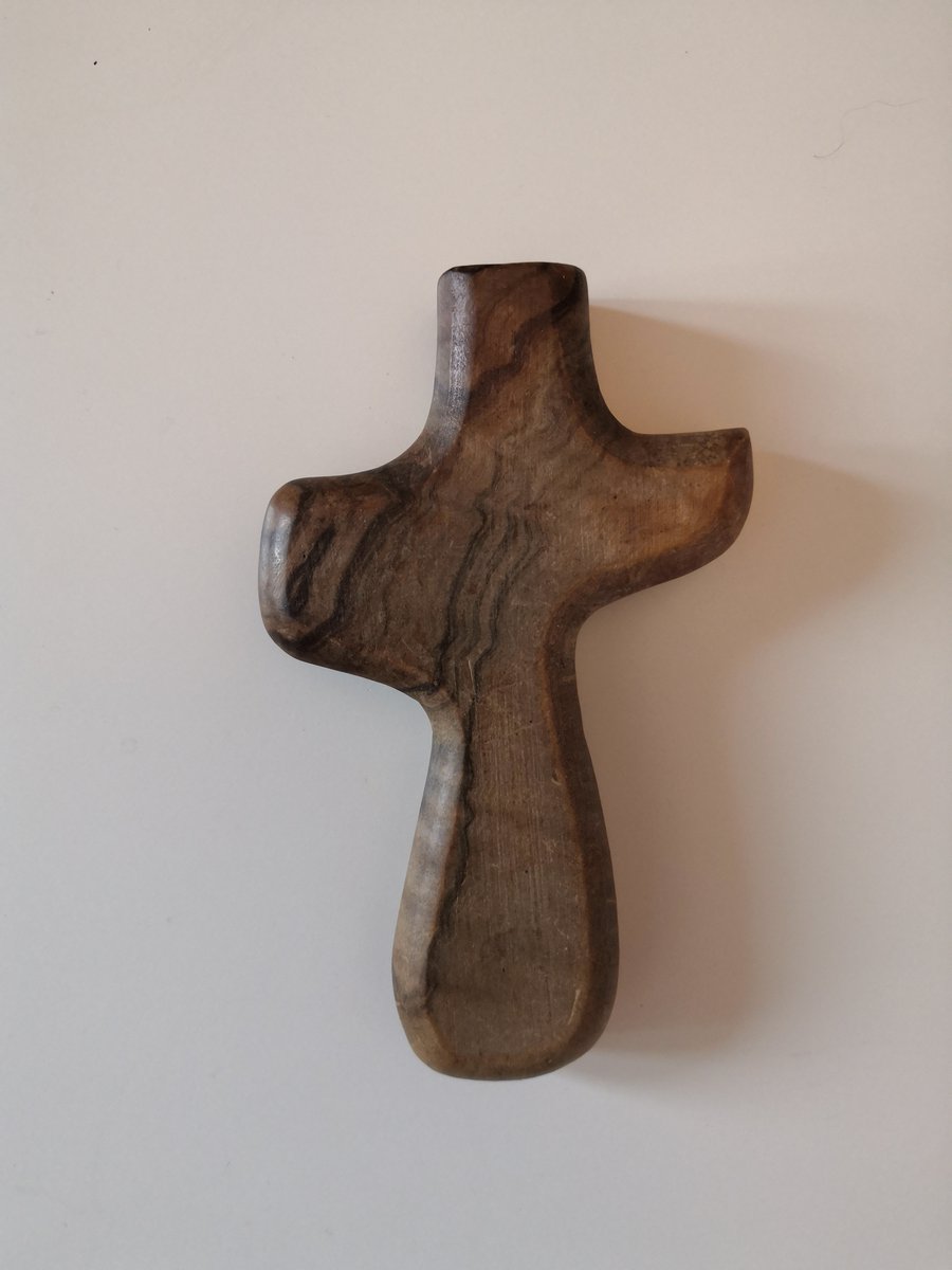 oxforddiocese's tweet photo. From colouring one in to using lollipop sticks or salt dough, there are loads of ways to make a #PalmSunday #DIYcross. Why not have a go and send us a photo for our live-streamed service on Sunday? https://t.co/8F8xh14PEZ https://t.co/tRb8l9Wxg4