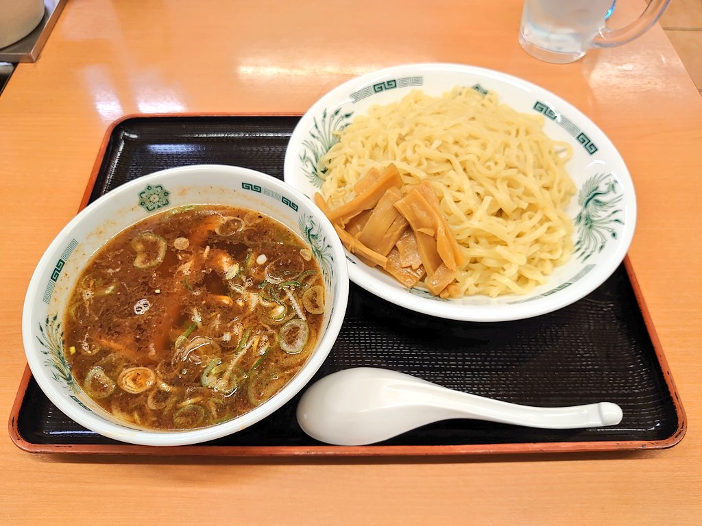 くに No Twitter 和風つけ麺 モリモリサービス券使用で麺大盛 〆は本日から販売開始の 和風つけ麺 魚粉の効いた醤油つけ汁と平打ち中太麺が最高のコンビネーションです 日高屋 日高屋川越クレアモール店 ラーメン つけ麺 和風つけ麺 川越