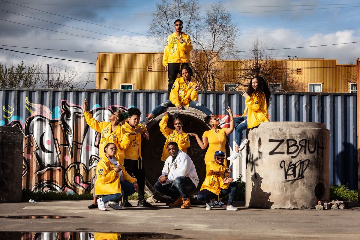 FiersIsTheName's tweet photo. Don’t even try to break our line... Our name not RHObellious for no reason😈💛💙 #SGRHO #Poodles #SigmaGammaRho #1922 #ΣΓΡ #omicrongamma #GeorgiaStateUni #ladysigma #spring2020 #tailclub https://t.co/Tpcb68RW6I