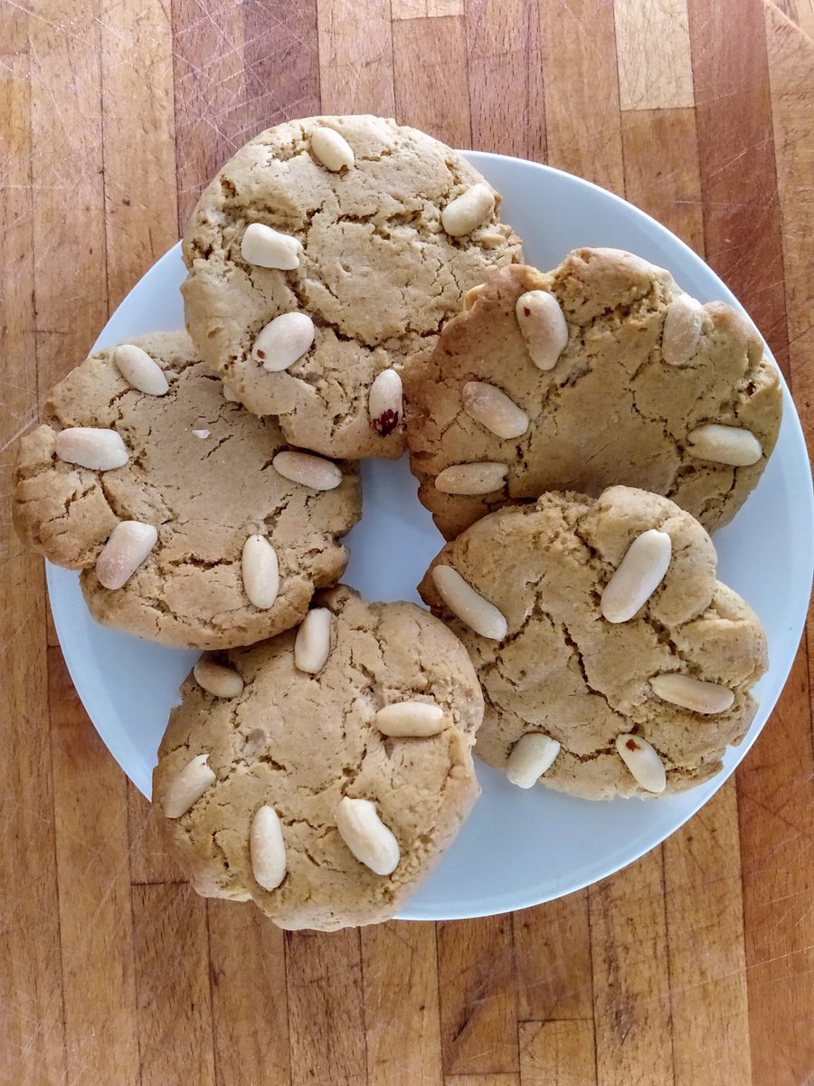 Time for tea! My wife's gorgeous peanut butter cookies fresh from the oven - recipe from <a href="/MsCupcakeUK/">Ms. Cupcake</a>