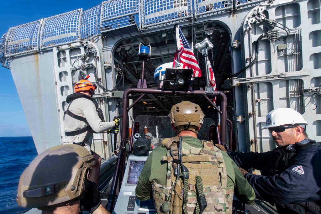 Hey bad guys, we will find you.

#USNavy Sailors and <a href="/USCG/">U.S. Coast Guard</a> Coast Guardsmen assigned to #USSDetroit (LCS 7) conduct rigid-hull inflatable boat ops. Detroit is deployed to <a href="/Southcom/">U.S. Southern Command</a> combating counter-illicit drug trafficking in the Caribbean and Eastern Pacific Ocean.