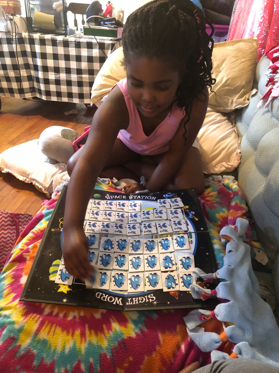 ChristyClass's tweet photo. Sight word games make learning so fun!! #charleigh #teamdcs #teamphes https://t.co/uhDeHevCBl