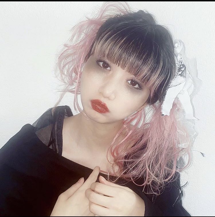 女児 オドループ懐かしすぎな あの頃友達とmv見ながら青の子派か赤の子派か言ってたな って思って女の子二人の現在調べたら系統違う美女になってて沸いたワ 青の子 橋本奈々未味ある気がする T Co Zxzla3dggq Twitter