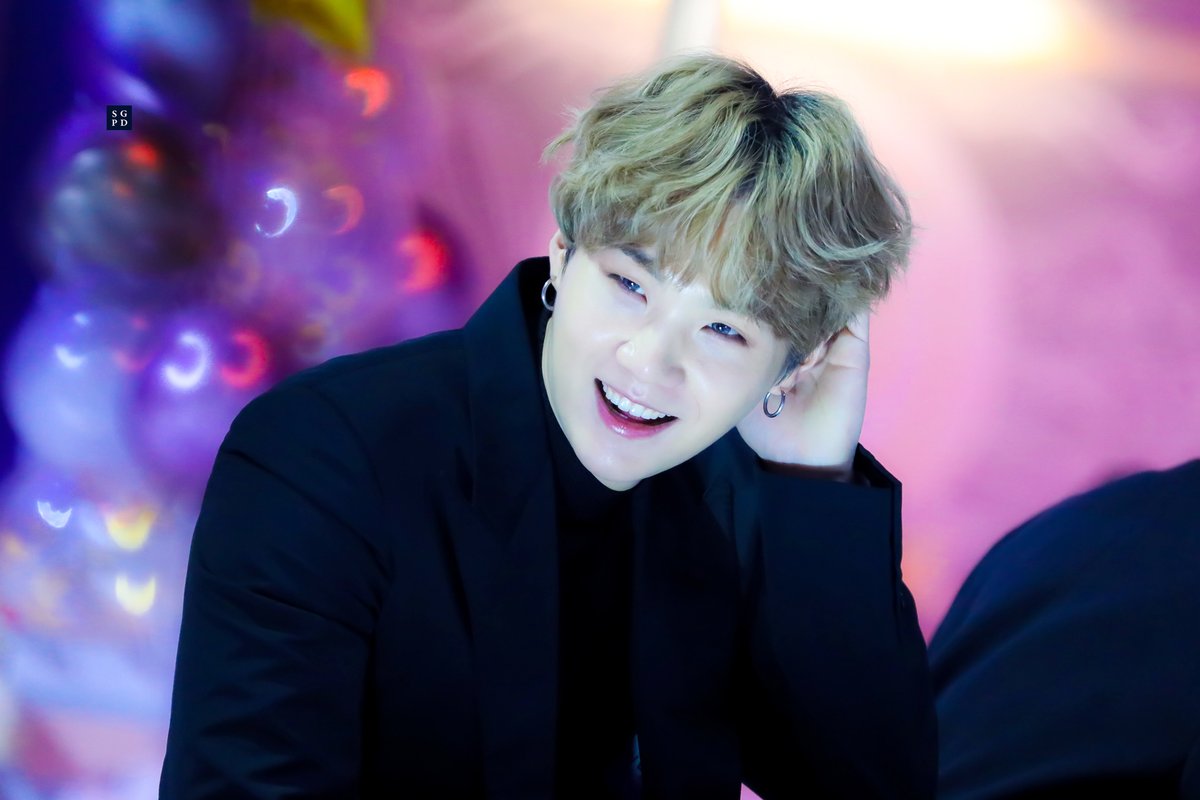 200105 GDA 골든디스크

딱! 슈파재질
#BTS #SUGA #슈가 #민윤기 
<a href="/BTS_twt/">방탄소년단</a>