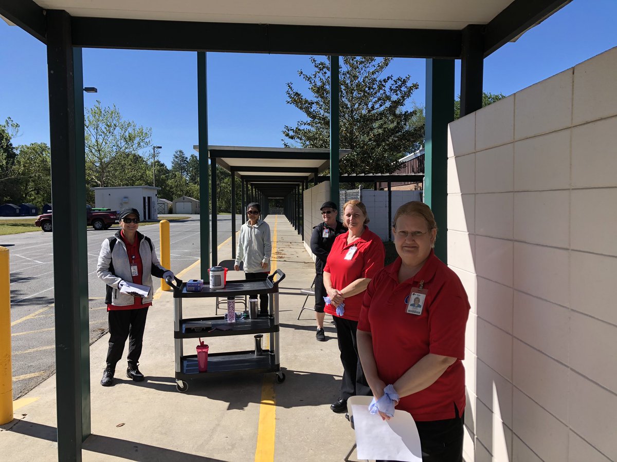 CSESHawks's tweet photo. Our lunch staff is working hard to distribute lunches to our students and their families! #AllAboardCSE #ADFWAP https://t.co/hu1QgkrCTp
