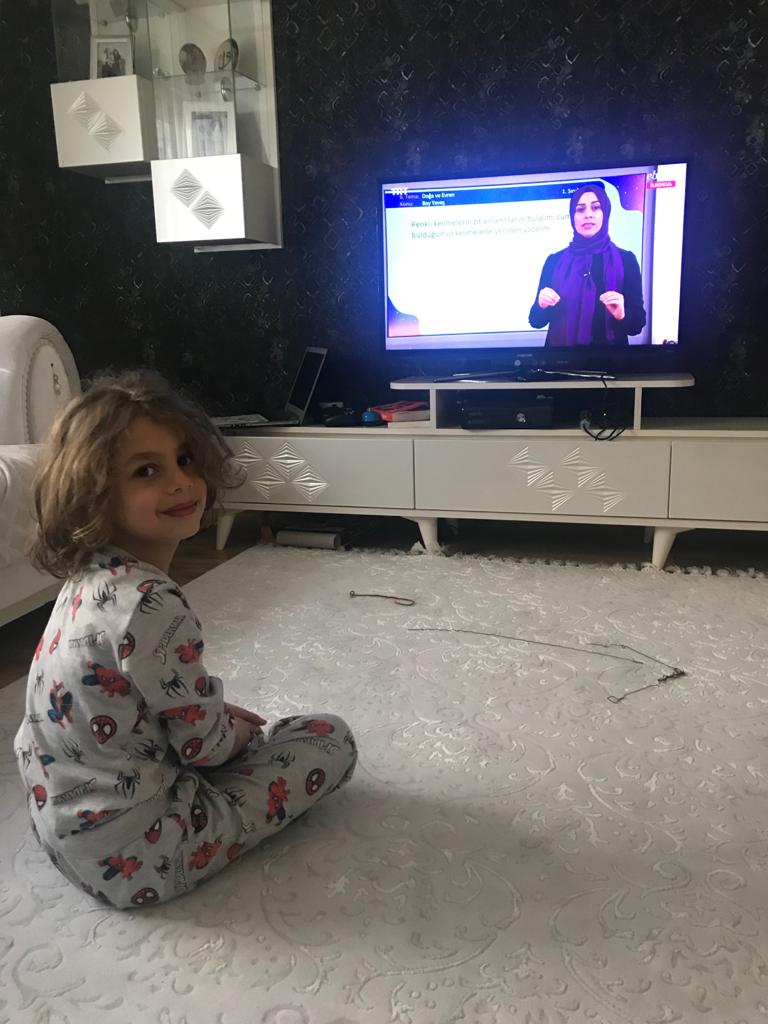oztas_eylem's tweet photo. Eba'dan dersimiz dinlenir gruplar halinde tekrar edilir. @IspartaUlku @dbomeryilmaz @ziyaselcuk @Ispartamem #TatilDeğilUzaktanEğitim https://t.co/yZeIPw3cmQ