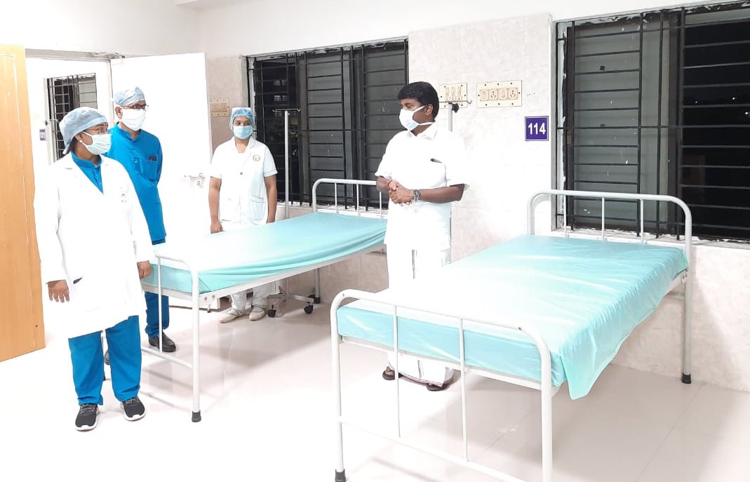 Vijayabaskarofl's tweet photo. Visited the #COVID19 exclusive hospital at #RGGH. Inspected the food quality provided to d patients. The patients are provided with protein rich diet to improve the immune health which will help in faster  recovery from illness. #TN_Together_AgainstCorona @MoHFW_INDIA #TNHealth https://t.co/gYCr7PlXAV